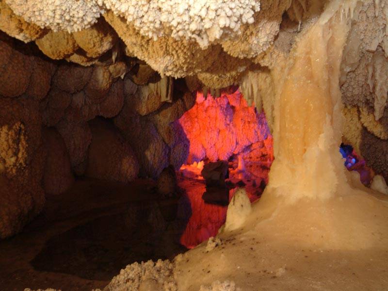 غار آغ بولاغ