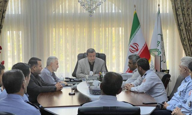 اهداء درجات جدید مأموران جدید سازمان آتشنشانی میانه