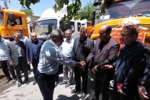 تحویل سه دستگاه کمپرسی به دهیاری های بخش کاغذکنان میانه