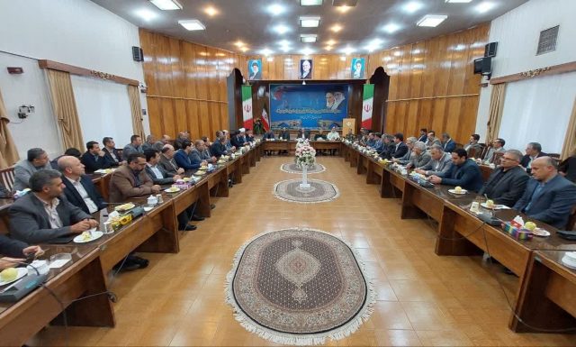 مدیران ادارات، مصوبات جلسات فرماندار با مدیران کل را پیگیری کنند