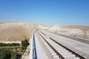 پایان دو دهه انتظار؛ قطار میانه – اردبیل ۷ ماه دیگر روی ریل می‌افتد