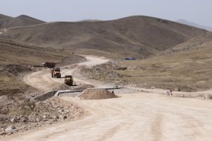 جاده‌ای که ۱۰ سال است فقط “در حال اجرا”ست؛ آرموداق – نیر هنوز منتظر پایان راه