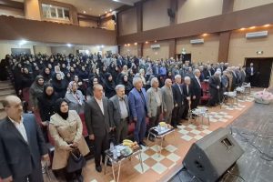 تجلیل از فرهنگیان خیر میانه در مراسم انجمن مهرانه