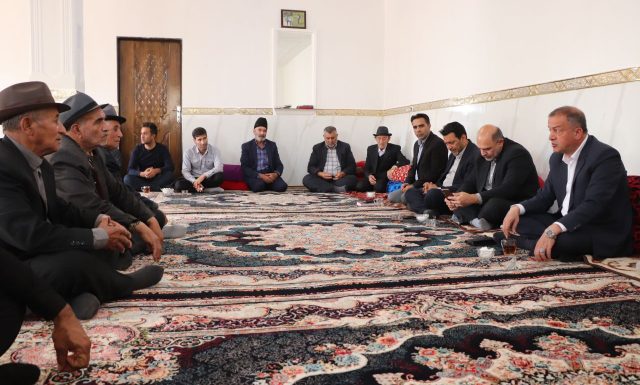 پیگیری خدمات روستایی و حل مشکلات آب آشامیدنی در روستای دادلو