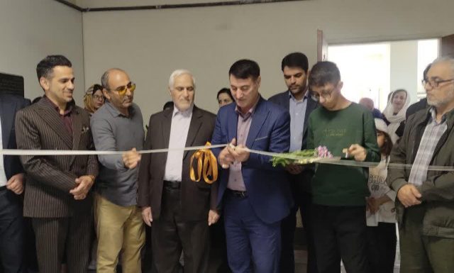 نمایشگاه آثار نقاشی الیاس امین در میانه افتتاح شد