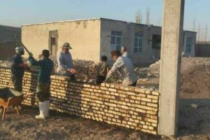 روایتی از همت مردم روستای قره بلاغ میانه در برپایی مدرسه‌ای برای فردا