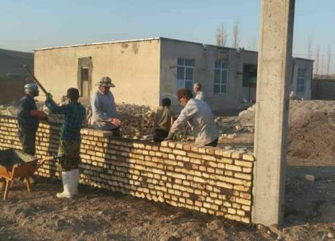 روایتی از همت مردم روستای قره بلاغ میانه در برپایی مدرسه‌ای برای فردا