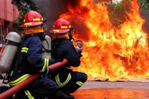 آتش سوزی در پاساژ تجاری میدان معلم میانه