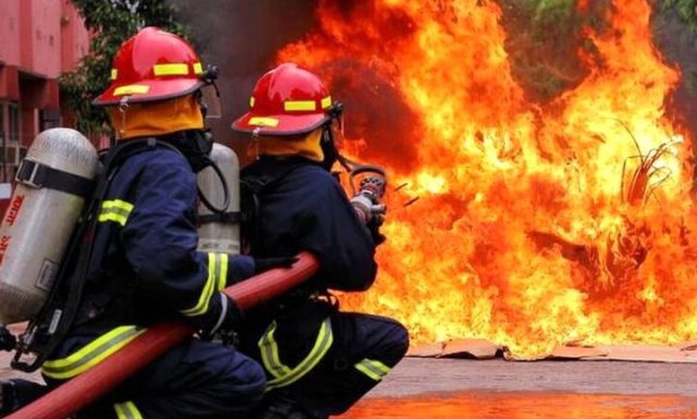 آتش سوزی در پاساژ تجاری میدان معلم میانه