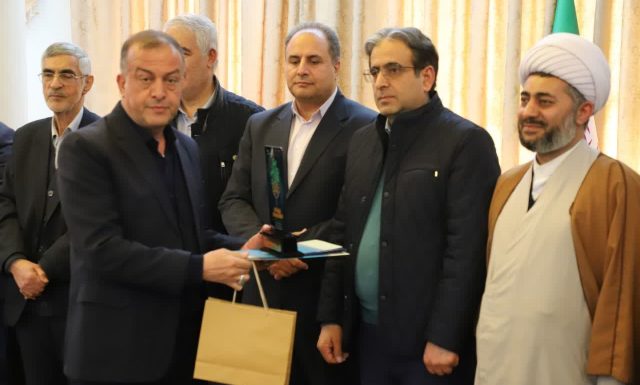 تجلیل استانی از فرماندار میانه در پویش مدرسه سازی