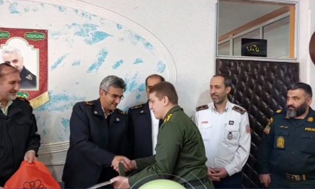 تجلیل از سرباز فداکار عرشیا حضرتی در حادثه آتش‌سوزی پاساژ حسینیان