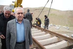 سرمست: عملیات بازسازی پل راه آهن میانه امشب تمام می‌شود