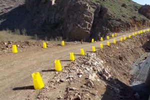 ایجاد کنار گذر موقت در محل پل آسیب دیده جاده قدیم میانه-تبریز