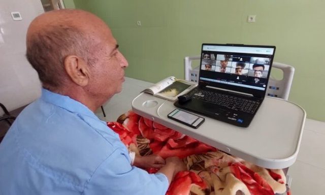 معلمی، جان‌پناهی برای روزهای بیماری معلم میانه‌ای در بیمارستان