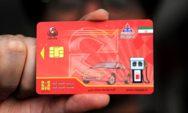 راه‌اندازی دستگاه صدور کارت سوخت در میانه
