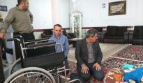 اهدای ۵ ویلچر به معلولان روستاهای میانه توسط بانوی نیکوکار