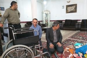 اهدای ۵ ویلچر به معلولان روستاهای میانه توسط بانوی نیکوکار