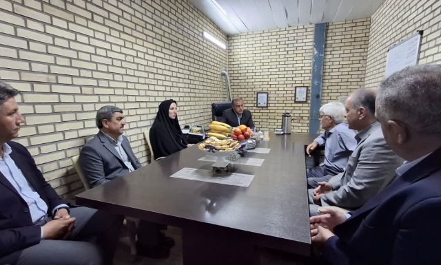 بازدید فرماندار میانه از کارخانه آذرآبادگان برای بررسی موانع تولید